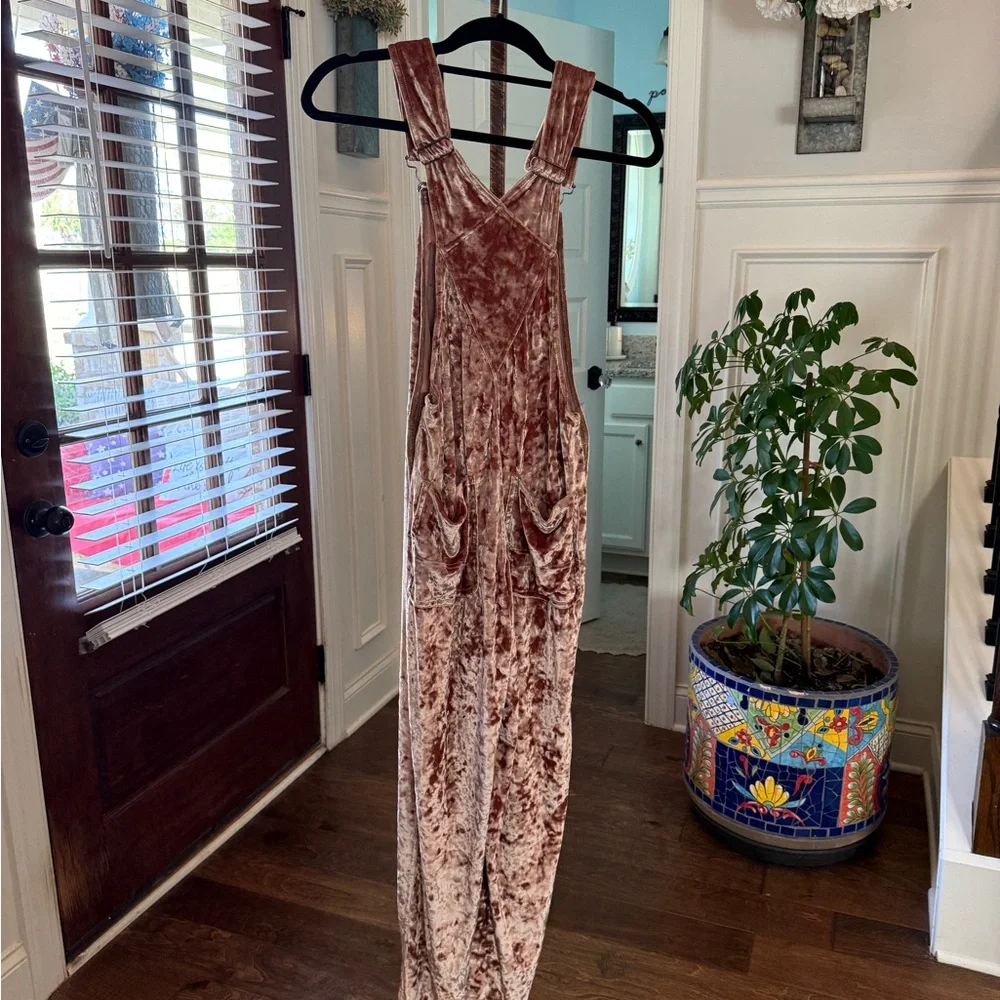 BDG NWOT Velvet Rose Colored Overalls - Picture 3 of 7